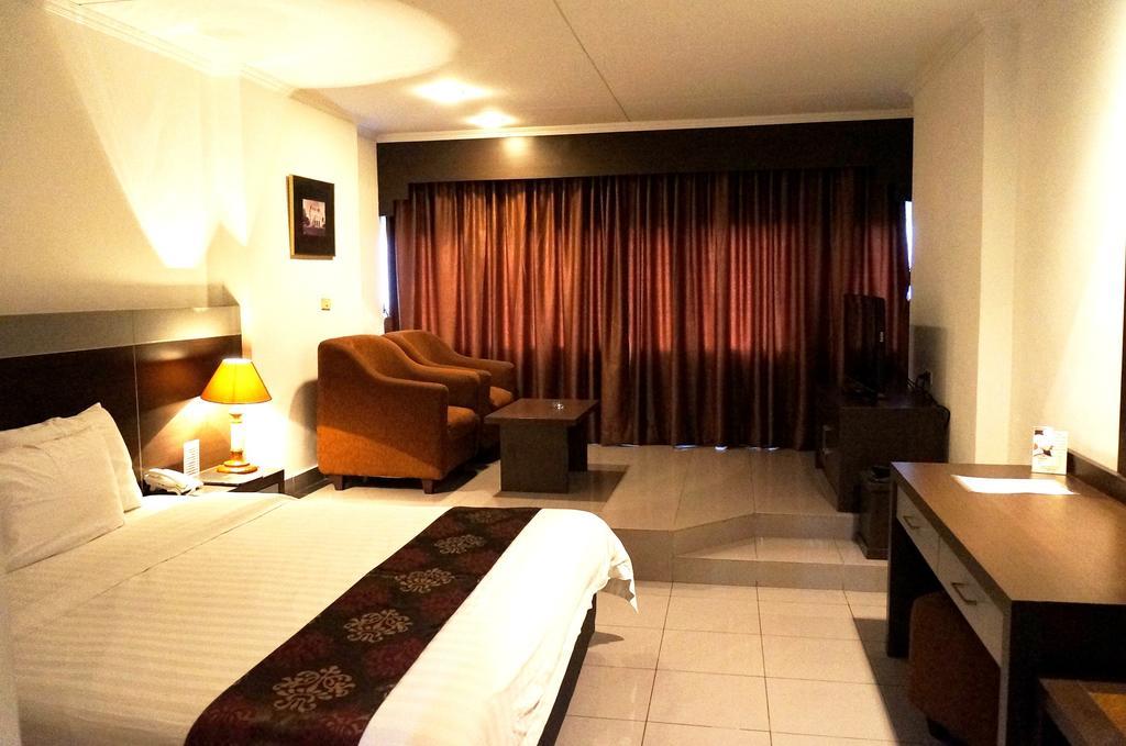 Hotel Danau Toba International 5*