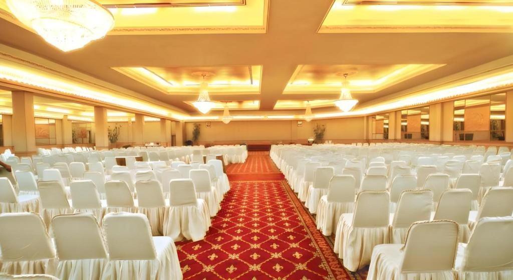 Hotel Danau Toba International 5*