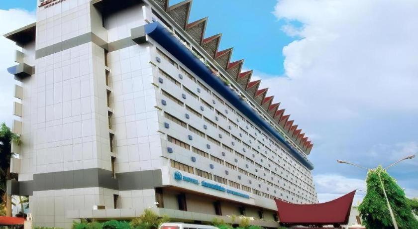 Hotel Danau Toba International 5*