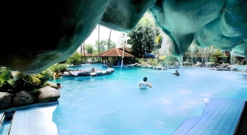 Danau Toba International 5*